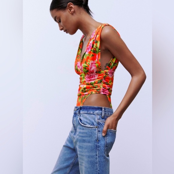 M 🔖 ZARA Floral Printed Draped Bodysuit Red Roses 

RARE Blogger Favorite!! - Picture 3 of 11